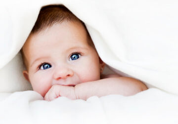Kiedy noworodek zaczyna widzieć? Jak stymulować rozwój wzroku noworodka?