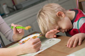 Niejadek w domu? 5 sprawdzonych sposobów jak zachęcić dziecko do jedzenia