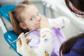 Dziecko u dentysty. Jak przezwyciężyć strach przed dentystą?